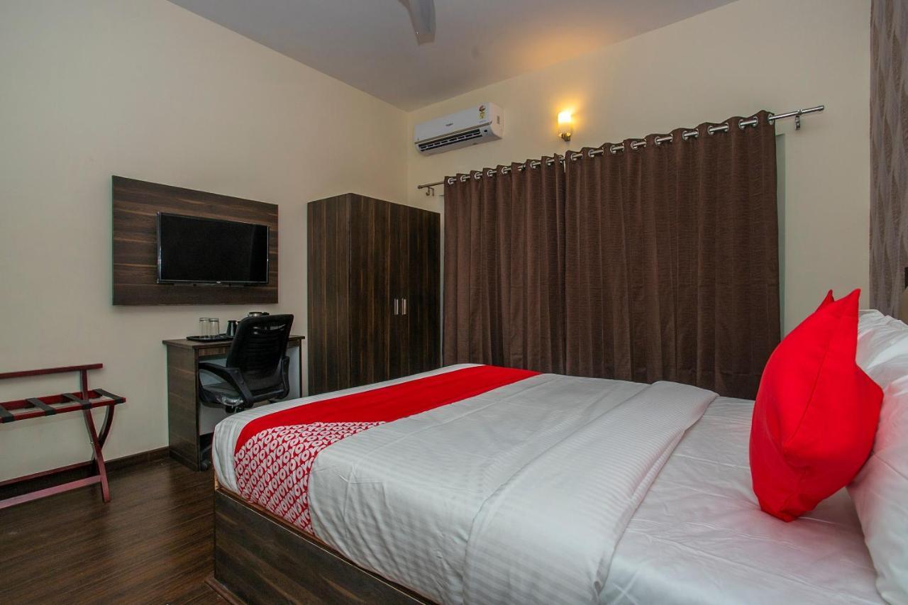 Collection O Premium Eden Au Lac Near Sri Someshwara Swami Temple Bangalore Exterior foto