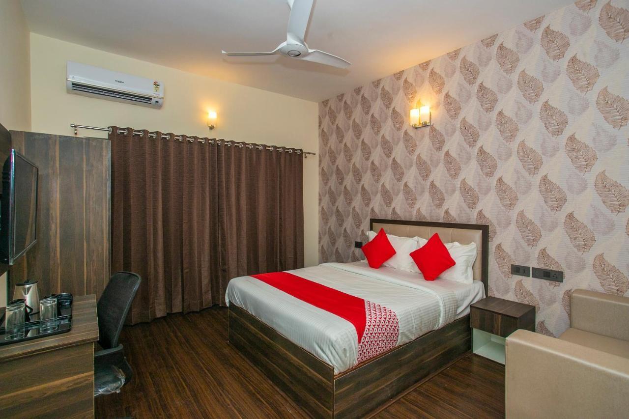 Collection O Premium Eden Au Lac Near Sri Someshwara Swami Temple Bangalore Exterior foto